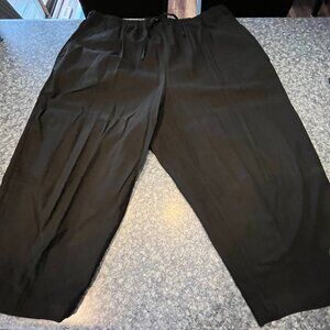 Jane Ashley Women's black capri pants - with gold design on left leg - 2X